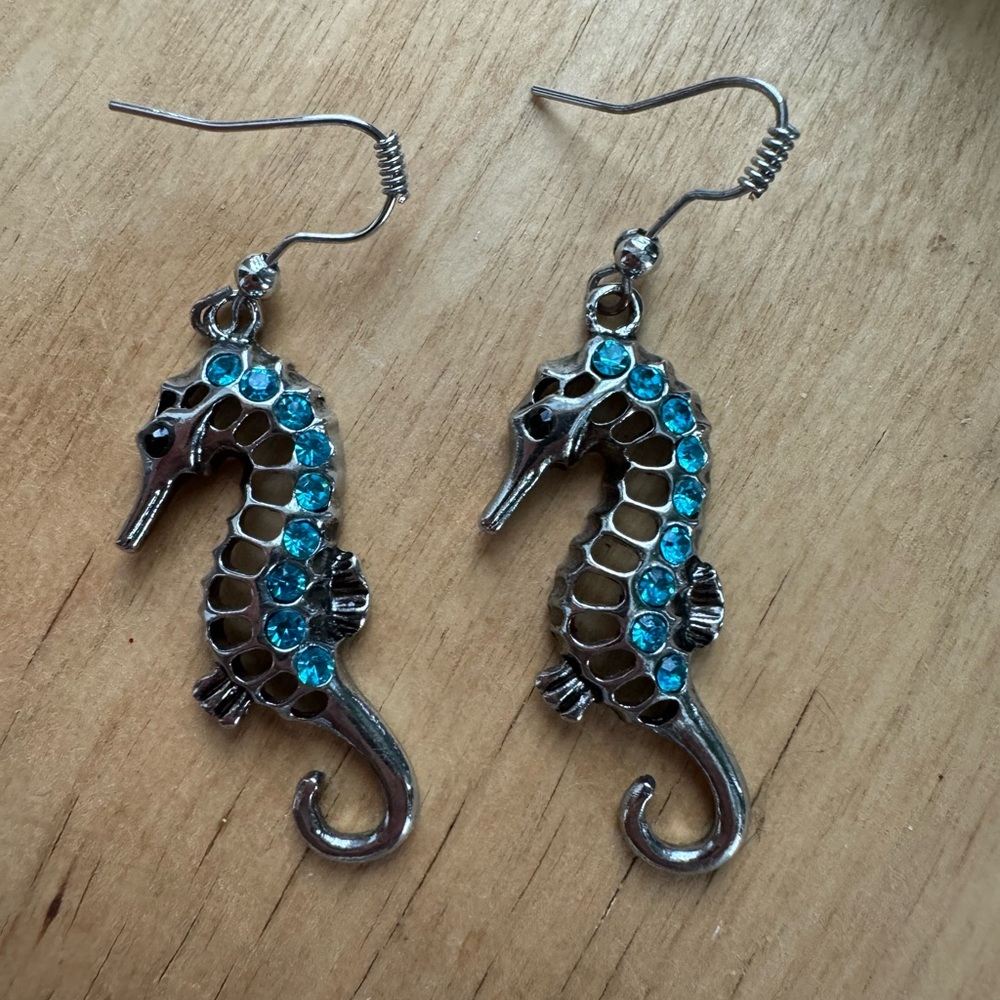 Seahorse silver with blue topaz push through earrings - Picture 2 of 7